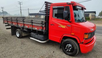 Mercedes-Benz 710 Plus carroceria 2008 vermelho
