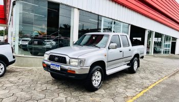 Toyota Hilux SRV 3.0 4x4 CD 2004 prata